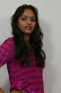 Divya in sexy Indian oputfits exposing her natural breast