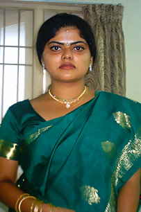 Neha bhabhi in traditional green saree stripping naked