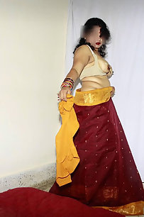 big round ass wife showing her busty ass on camera