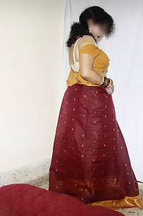 big round ass wife showing her busty ass on camera