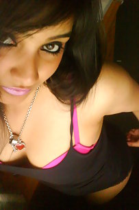 Sexy indian showing her off on self shoot picture