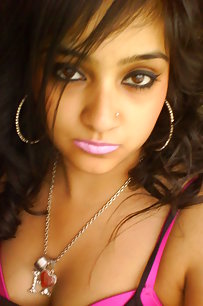 Sexy indian showing her off on self shoot picture