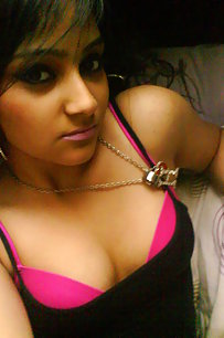 Sexy indian showing her off on self shoot picture