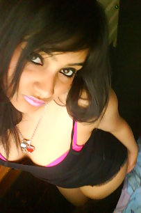 Sexy indian showing her off on self shoot picture