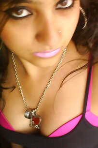 Sexy indian showing her off on self shoot picture