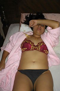 sexy pics of indian girl getting ready for shower