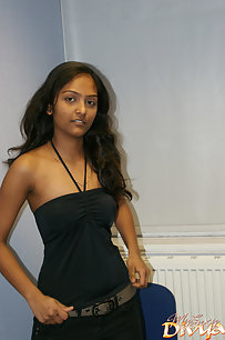 Divya Spicy Indian Pussy Babe