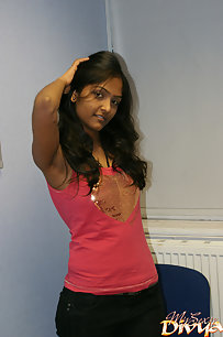 Divya Spicy Indian Pussy Babe