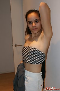 Gorgoeus Indian Babe Jasmine Nude Show