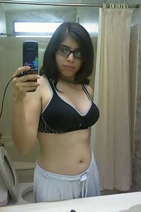 Juicy indian in exotic mood taking her own pics