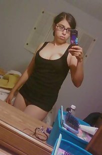 Juicy indian in exotic mood taking her own pics