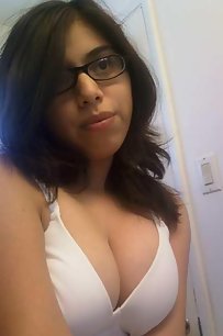 Juicy indian in exotic mood taking her own pics