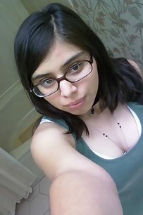 Juicy indian in exotic mood taking her own pics