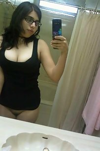Juicy indian in exotic mood taking her own pics