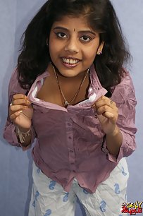 Curvy Fast Ass Indian Babe Rupali