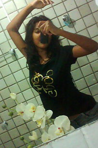 indian girl capturing her naked pics in shower