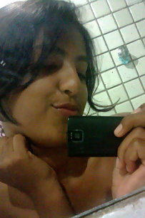 indian girl capturing her naked pics in shower