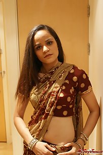 Jasmine Indian Babe A Sexy Stripper