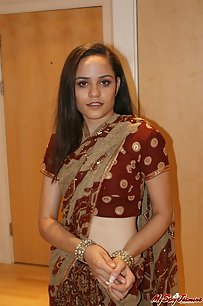 Jasmine Indian Babe A Sexy Stripper