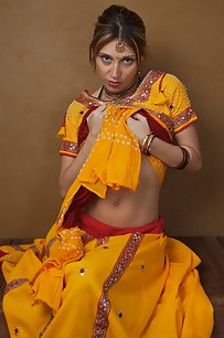 Hot Indian Babe Cholie Posing Hot