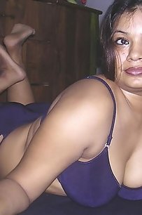 Pakistani university girls getting naughty