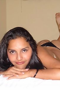 indian girls posing naked on camera