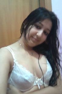 indian girl giving sexy poses