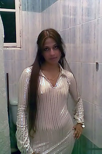 indian girl giving sexy poses