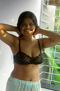 Sexy Indian Arpita Bhabhi First Blowjob