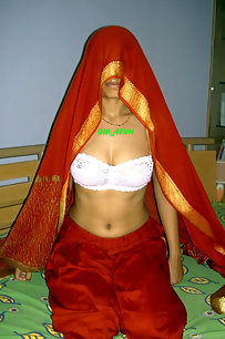 Sexy Indian Arpita Bhabhi First Blowjob