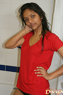 Sexy Indian Babe Divya Taking Shower