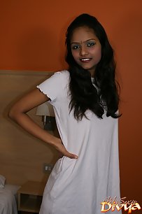 Hot sexy Indian babe divya in her night suit