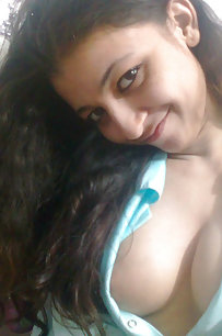 juicy indian girl showing juicy boobs