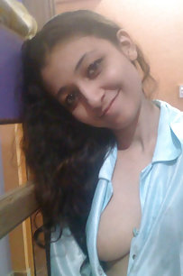 juicy indian girl showing juicy boobs