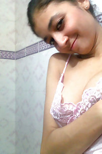 juicy indian girl showing juicy boobs