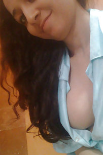 juicy indian girl showing juicy boobs