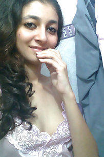 juicy indian girl showing juicy boobs