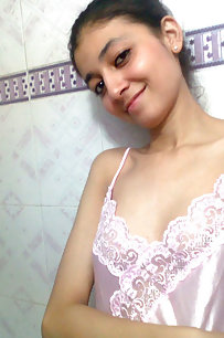 juicy indian girl showing juicy boobs