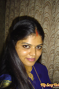 Neha bhabhi Indian housewife showing her big boobs