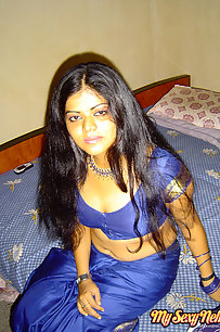 Neha bhabhi Indian housewife showing her big boobs