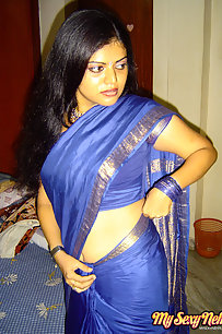Neha bhabhi Indian housewife showing her big boobs