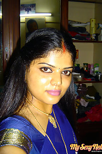 Neha bhabhi Indian housewife showing her big boobs