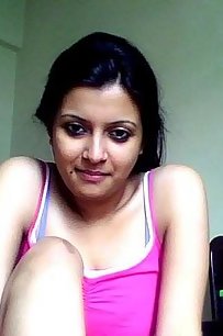 Juicy pakistani girl exposing