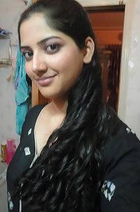 Sweet Indian Babe Gets Naked And Shows Off Her Ass