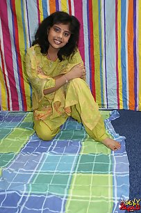 Rupali In Punjabi Shalwar Suit