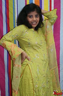 Rupali In Punjabi Shalwar Suit