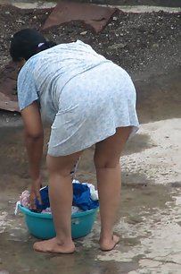 indian girls posing naked on camera