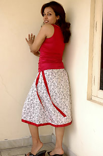 Sexy pakistani girl nida self shooting in secret room