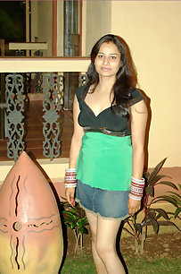 hot indian girls posing naked on camera