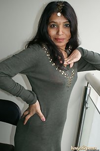 Desi Indian Babe Kavya Sharma